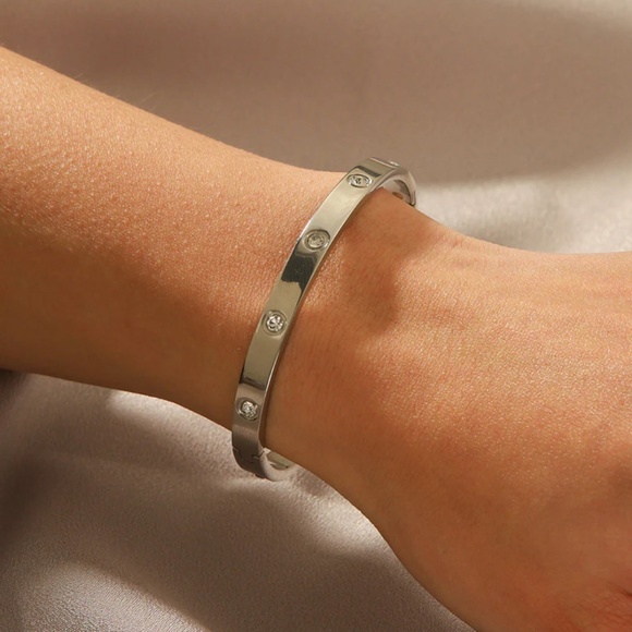 IG Style Inlay Round Stainless Steel Zircon PVD 18K Gold Bangle - Picture 1 of 2